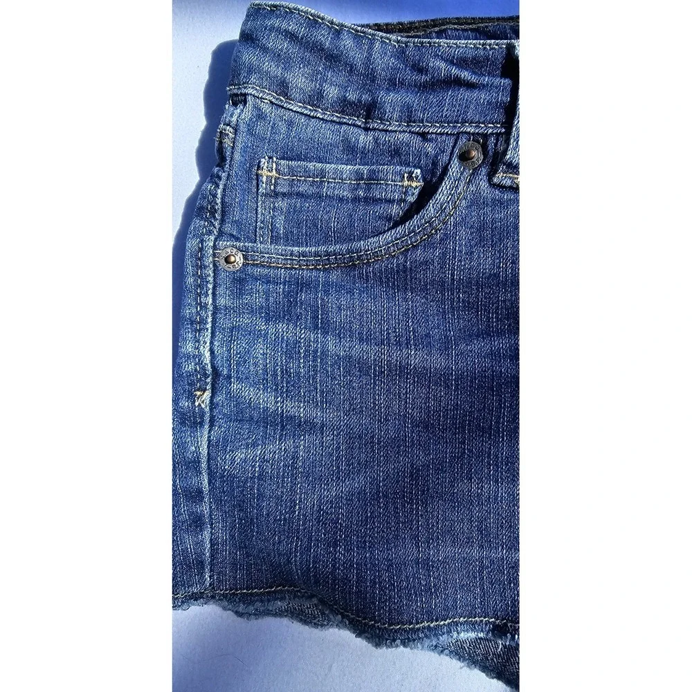 Levi's Shorty Shorts Raw Distressed Hem Medium Wash Denim Shorts Size 14 - Picture 4 of 14